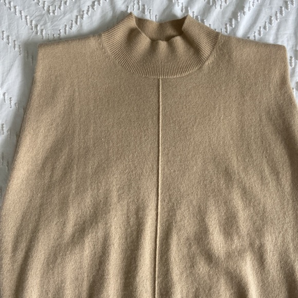 Banana Republic Franca Padded Shoulder Cashmere Sweater - Picture 3 of 13
